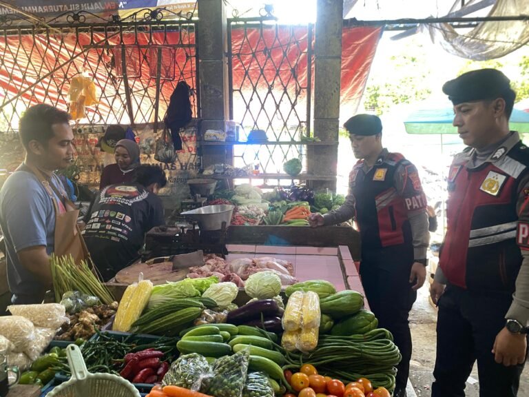 Sat Samapta Polres Ciamis Intensifkan Patroli Pasar, Polisi Pastikan Harga dan Stok Bahan Pokok Aman