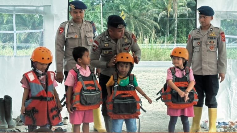 Melalui Trauma Healing, Brimob Sumut Kembalikan Keceriaan Anak-anak Pascabanjir