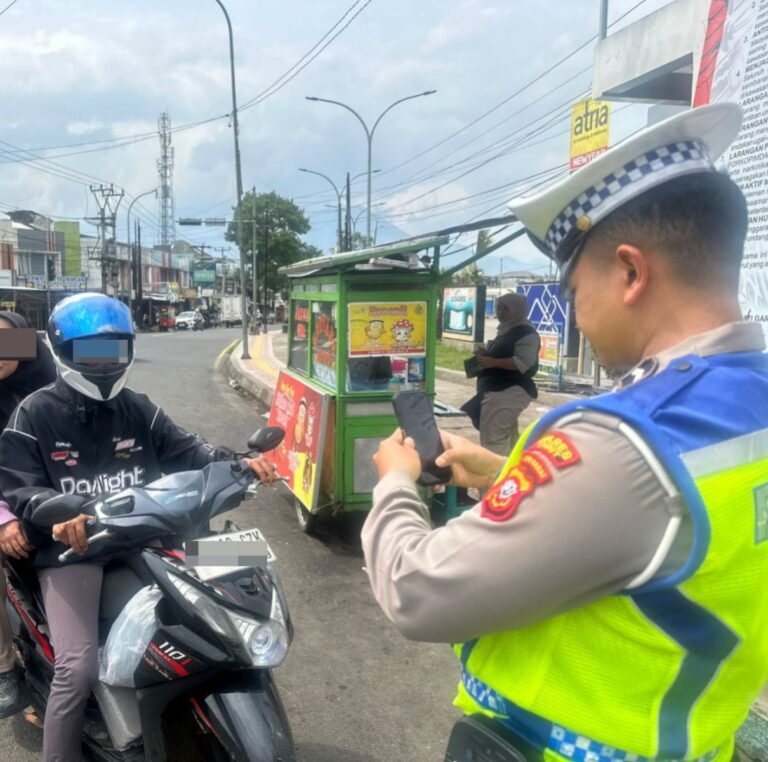 Satlantas Polres Garut Terapkan ETLE Handheld