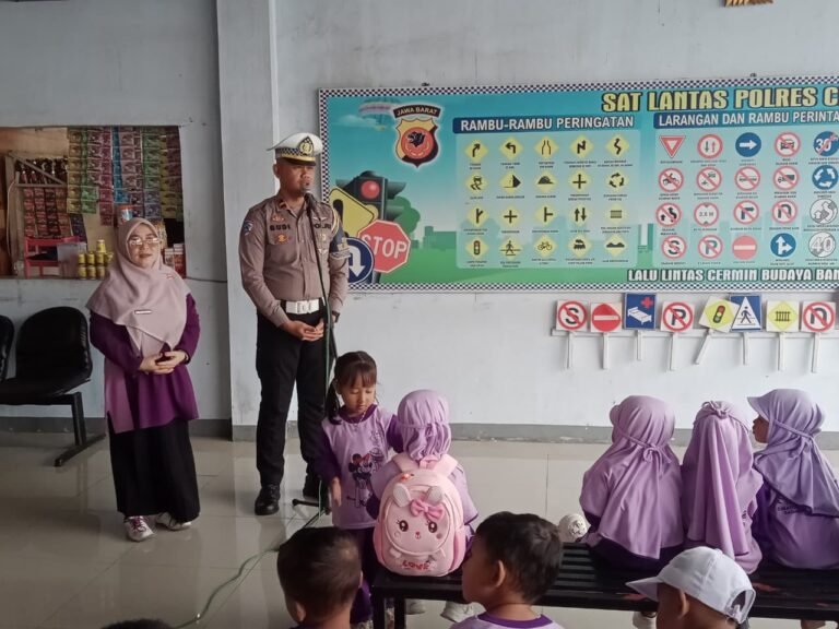 Sat Lantas Polres Ciamis Laksanakan Edukasi Program Polsanak Kepada Siswa-Siswi PAUD Nurul Yakin Sadananya