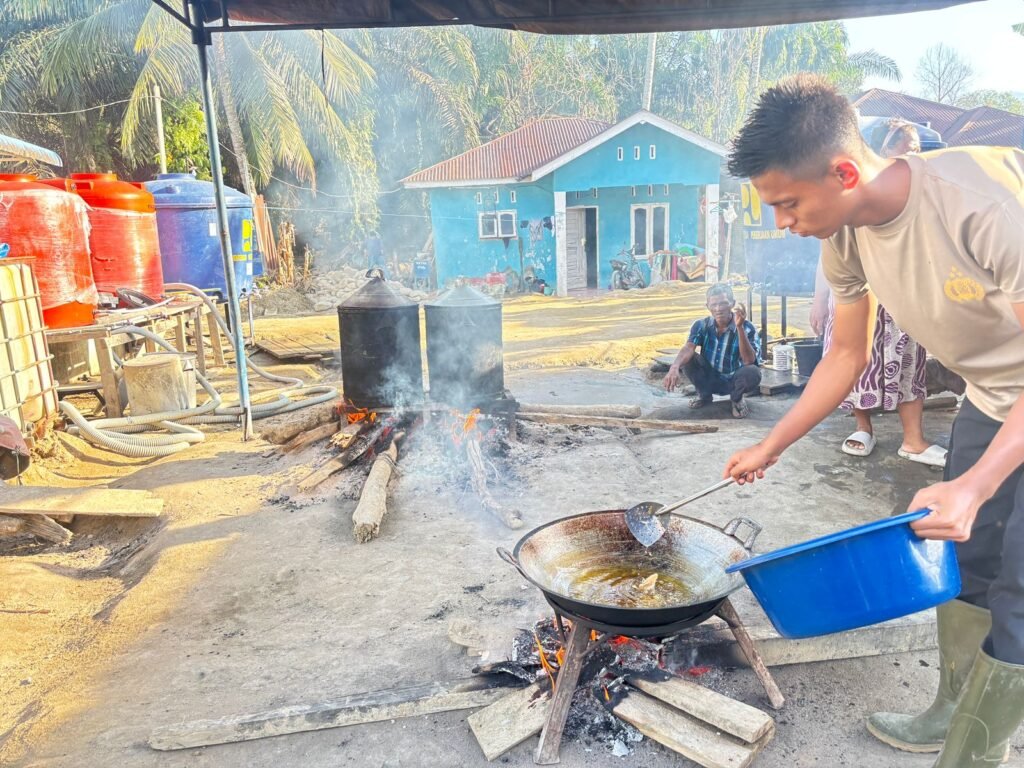 Sediakan Dapur Lapangan hingga Bersihkan Rumah Warga, Polda Sumut Terus Hadir Pascabencana Batang Toru