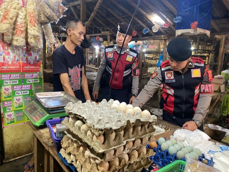 Sat Samapta Polres Ciamis Pantau Harga dan Ketersediaan Bahan Pokok, Pastikan Stabilitas dan Lindungi Masyarakat