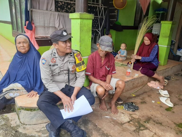 Perkuat Sinergitas, Polsek Cipaku Polres Ciamis Koorkom Kamtibmas ke Warga Nanggewer