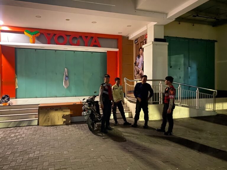 Cipkon Saat Malam Hari, Satuan Samapta Polres Ciamis Patroli Dialogis ke Pusat Perbelanjaan