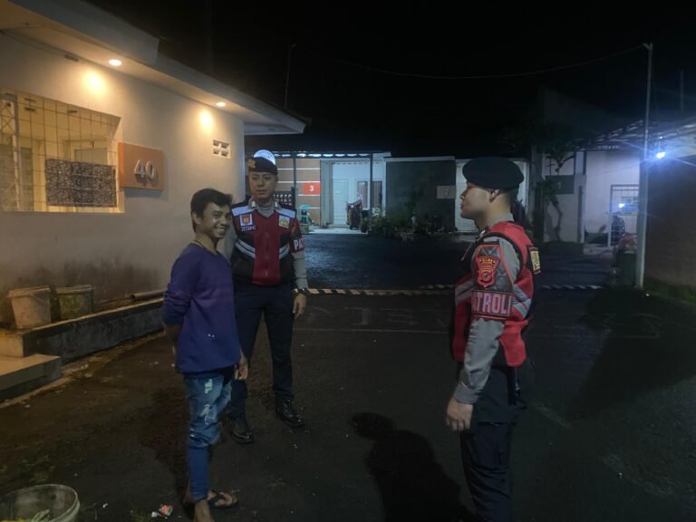 Cipkon Jam Rawan, Sat Samapta Polres Ciamis Patroli ke Vila Selaras Kampus Beri Imbauan Kamtibmas