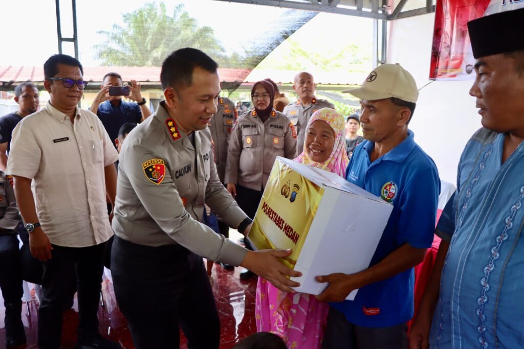 KAPOLRESTABES MEDAN CURHAT BERSAMA WARGA JERMAL 15 DENGAN TEMA “KEAMANAN LINGKUNGAN TANGGUNG JAWAB BERSAMA”