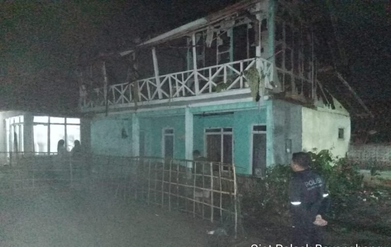 Rumah di Cigedug Ludes Terbakar, Kapolsek Bayongbong Cek Langsung TKP Kebakaran