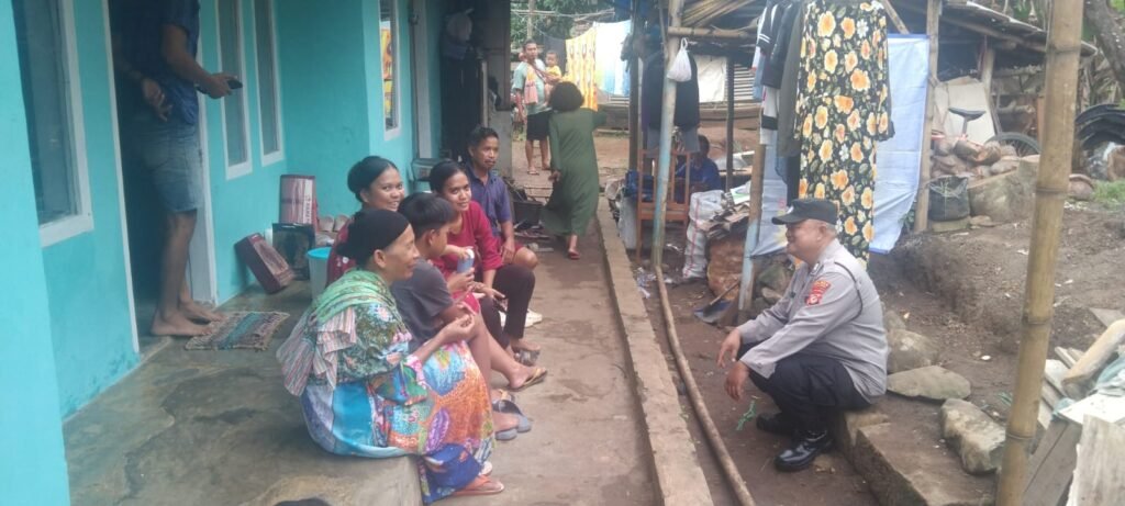 Polsek Kawali Sambangi Warga Winduraja Berikan Binluh Kamtibmas dan Antisipasi Bencana