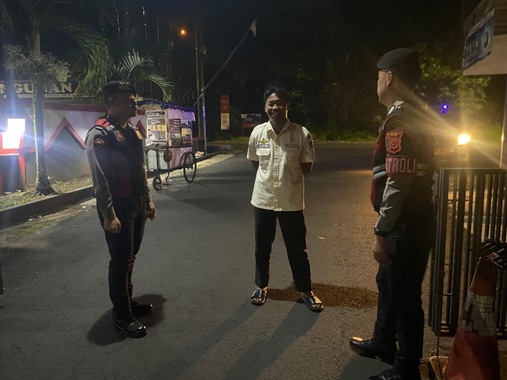 Patroli Malam Hari, Sat Samapta Polres Ciamis Datangi ke Perum Jati Indah Beri Imbauan Kamtibmas