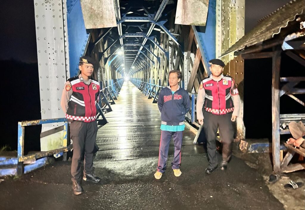 Jaga Harkamtibmas, Samapta Polres Ciamis Keliling Perkotaan Sambangi dan Jembatan Cirahong