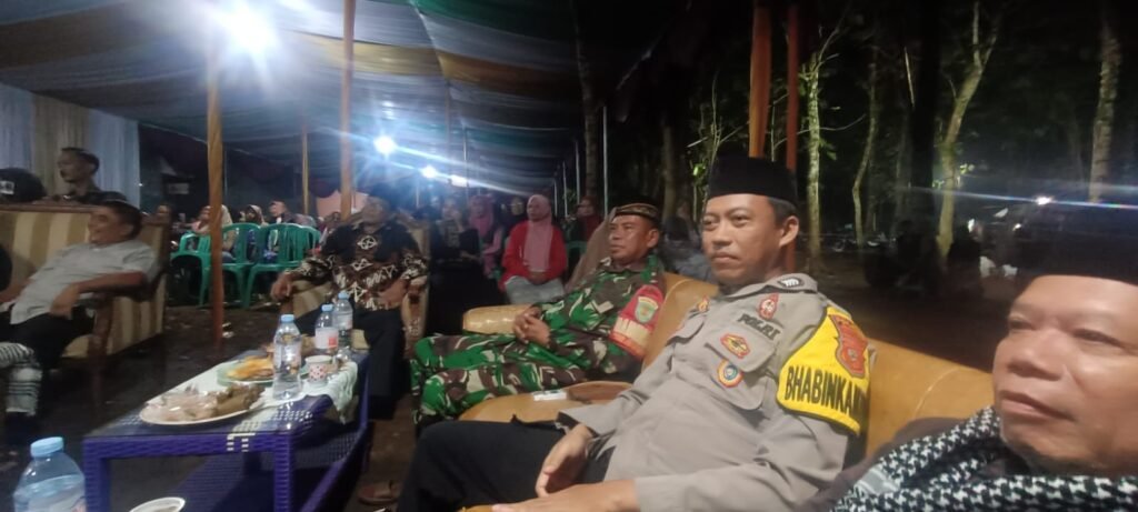 Polsek Cikoneng Polres Ciamis Ikuti Kegiatan Pengajian Peringatan Isra Mi’raj di Awisari