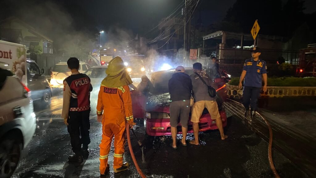 Mobil Terbakar di Jalan Raya Ciamis-Banjar, Polisi: Diduga Akibat Konsleting Listrik