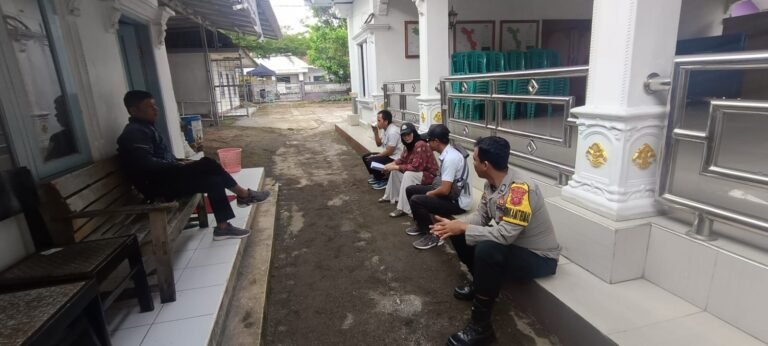 Polsek Kawali Perkuat Peran Bhabinkamtibmas, Jalin Sinergi dengan Perangkat Desa Cikoneng Jaga Kamtibmas