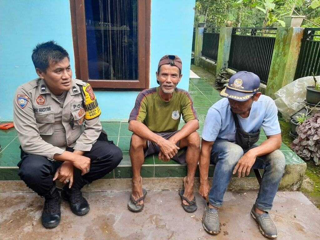 Perkuat Sinergitas, Polsek Cipaku Polres Ciamis Koorkom Kamtibmas ke Warga Bangbayang