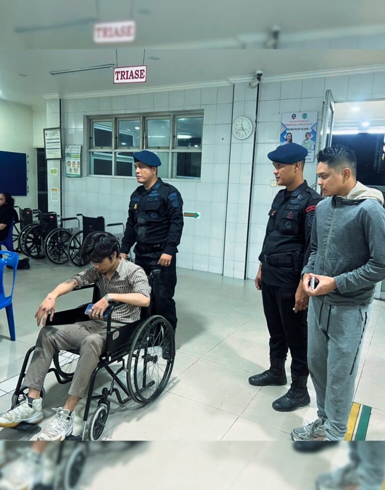Sigap di Tengah Malam, Personel Brimob Sumut Selamatkan Korban Laka Tunggal di Depan Mako