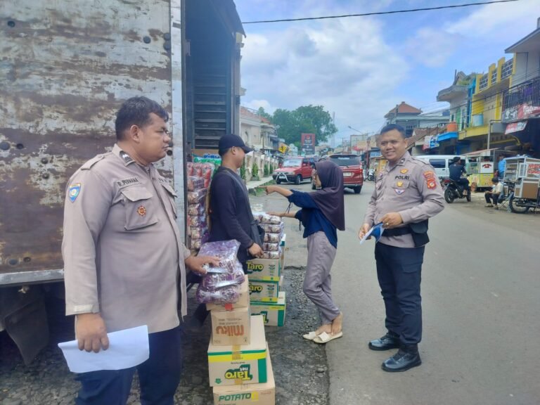 Cipkon Kamtibmas, Polsek Rajadesa Polres Ciamis Intens Patroli Dialogis Siang Hari ke Pemukiman Warga