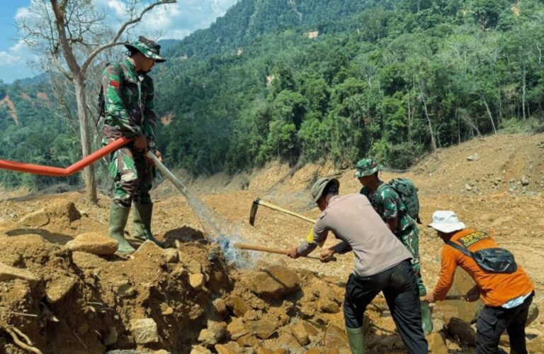 Brimob Sumut Hadir Sejak Pencarian hingga Pemulihan Warga di Tapanuli Tengah