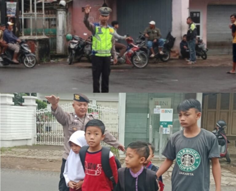 Lima Personel Polsek Samarang Lakukan Pengaturan Lalu Lintas di Pagi Hari