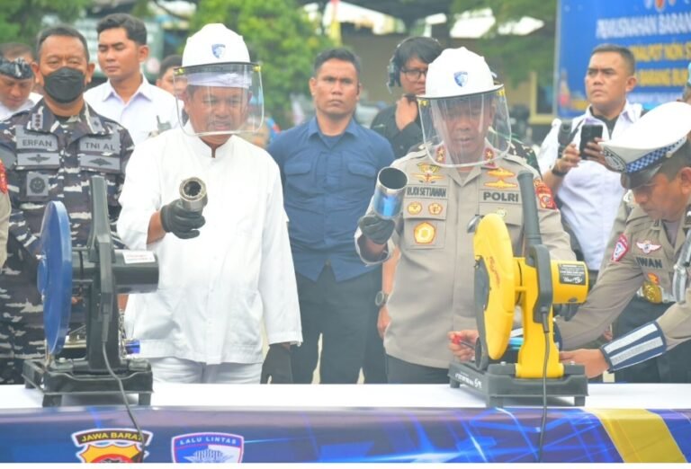 Polda Jabar Sita 4.500 Knalpot Bising Selama Ops Zebra Lodaya 2025.