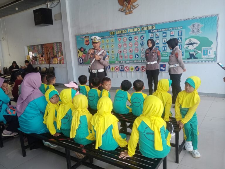 Satlantas Polres Ciamis Tanamkan Budaya Tertib Lalu Lintas Sejak Dini Melalui Program Polisi Sahabat Anak