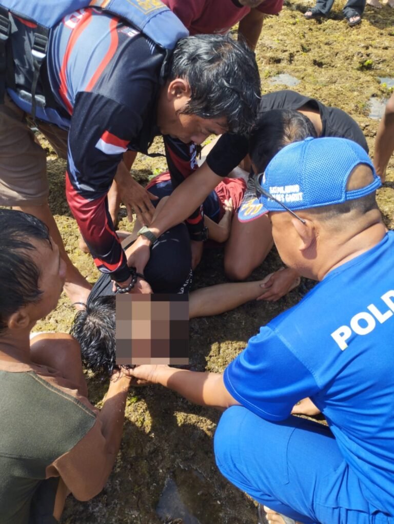 Satpolairud Polres Garut Tangani Laka Laut di Pantai Karang Papak, Satu Wisatawan Meninggal Dunia