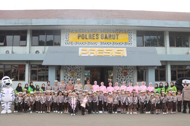 Tersesat di Hutan Legok Demplon, Polsek Limbangan Berhasil Evakuasi Warga dalam Kondisi Selamat