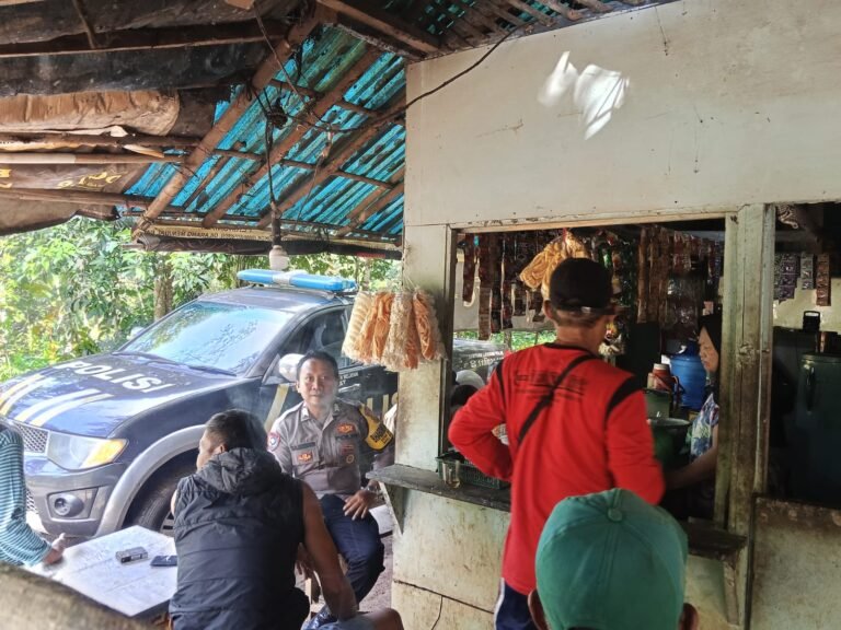 Bhabinkamtibmas Polsek Sukadana Sambang Warga Desa Sukadana, Perkuat Sinergi Jaga Kamtibmas dan Antisipasi Bencana