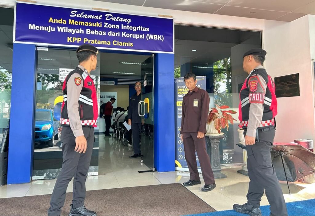 Satuan Samapta Polres Ciamis Patroli Dialogis ke Kantor Pajak Berikan Rasa Aman Pengunjung
