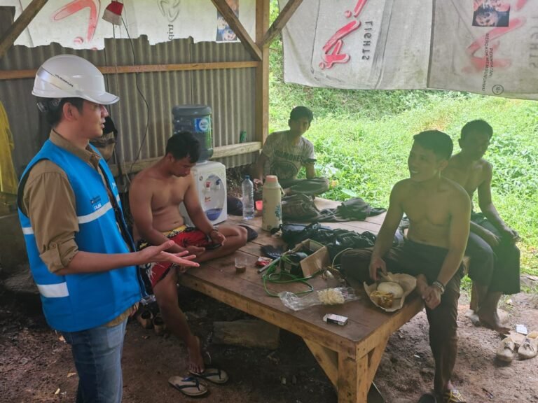 PLN Banjar Kota Sosialisasikan K3 Ketenagalistrikan kepada Penebang Kayu