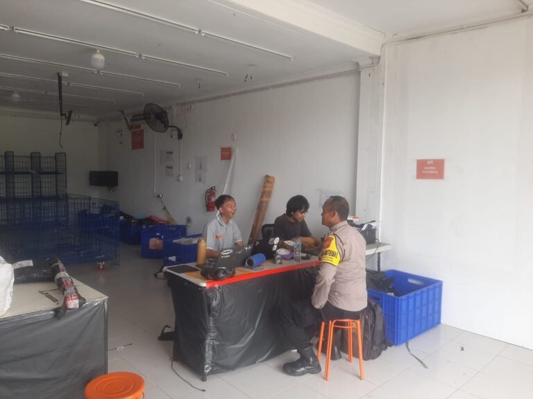 Perkuat Sinergitas, Polsek Cikoneng Polres Ciamis Koorkom ke Warga Gandasari Desa Gunungcupu