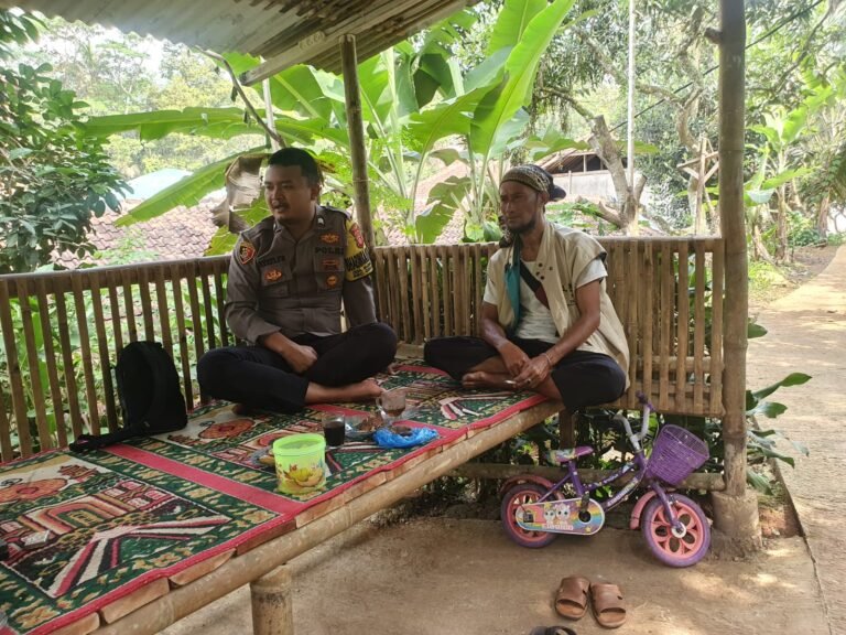 Perkuat Sinergitas, Polsek Cimaragas Polres Ciamis Koorkom Kamtibmas ke Warga Totoka