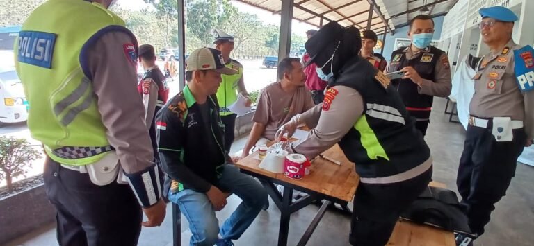 Hari ke-6 Operasi Keselamatan Toba 2026: Polda Sumut Intensifkan Ramp Check Truk dan Travel, Sopir Jalani Tes Urin