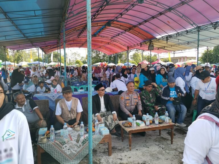 Polsek Cikoneng Polres Ciamis Monitoring dan Ikut Jalan Sehat Milangkala Bumdesma Mentereng ke 22