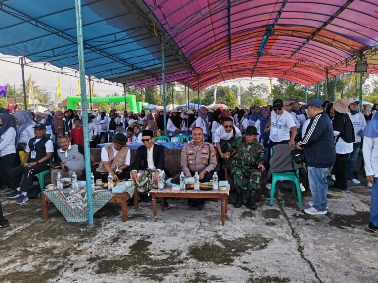 Peran Kepolisian Amankan Jalan Sehat Milangkala ke-22 Bumdesma Mentereng LKD Cikoneng