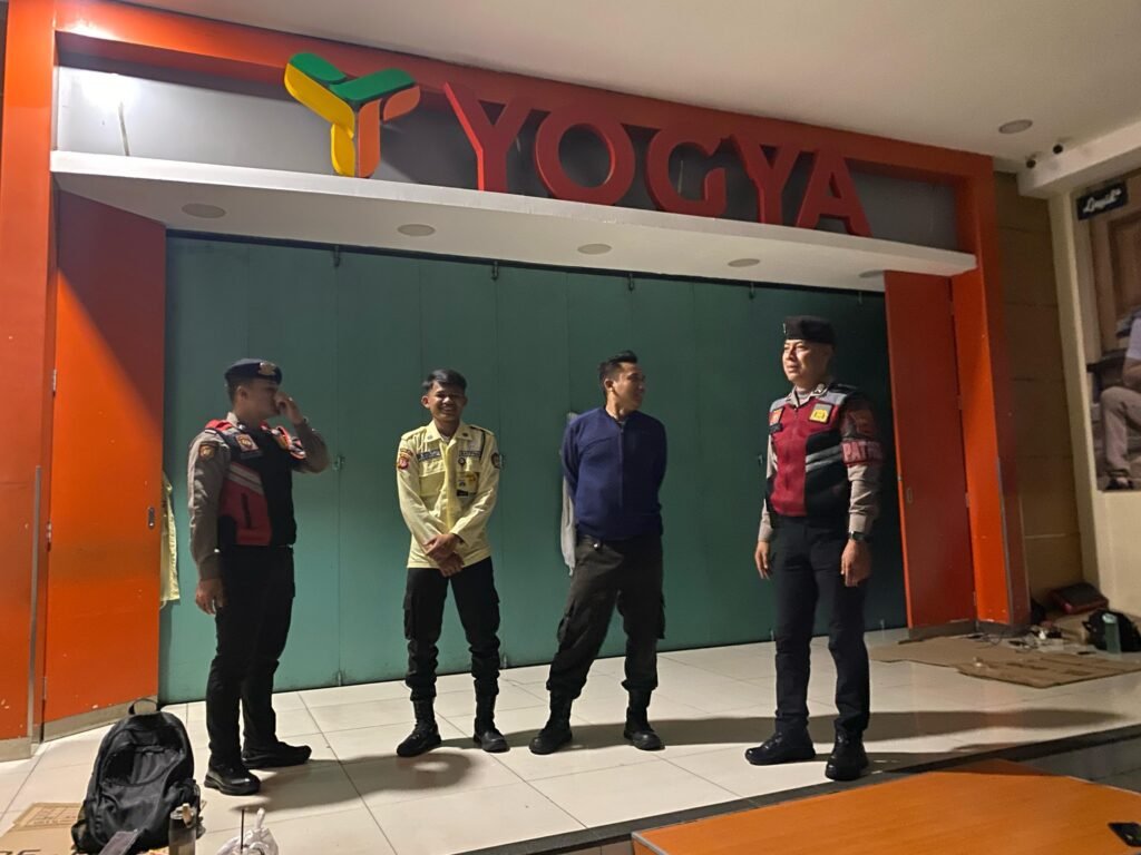 Cipkon Saat Malam Hari, Satuan Samapta Polres Ciamis Patroli Dialogis ke Pusat Perbelanjaan