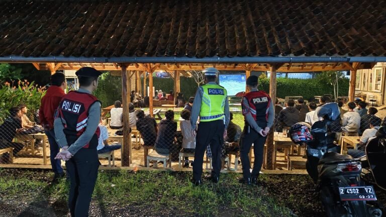 Cipkon Kamtibmas, Polres Ciamis Patroli ke Arena Nobar Persib di Kabupaten Ciamis