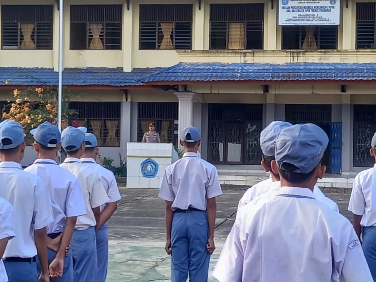 Kasat Binmas Polres Tebing Tinggi Pimpin Program Police Goes to School di Perguruan Yapim