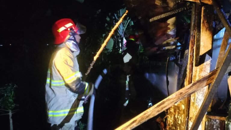 Lupa Matikan Api Tungku, Rumah Warga di Gunung Damar Hangus Terbakar Kobaran Api