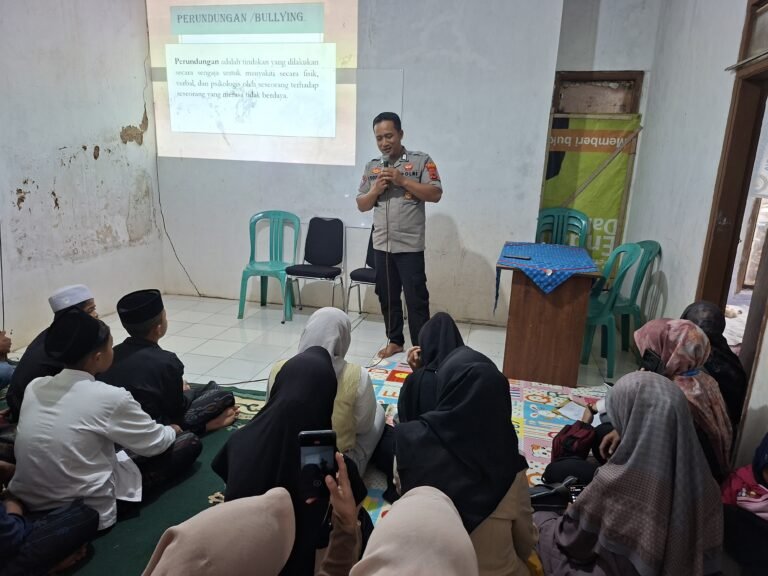 Polsek Panjalu Polres Ciamis Datangi PKBM Tunas Rahaja Ciamis Beri Binluh Bahaya Narkoba Hingga Judol