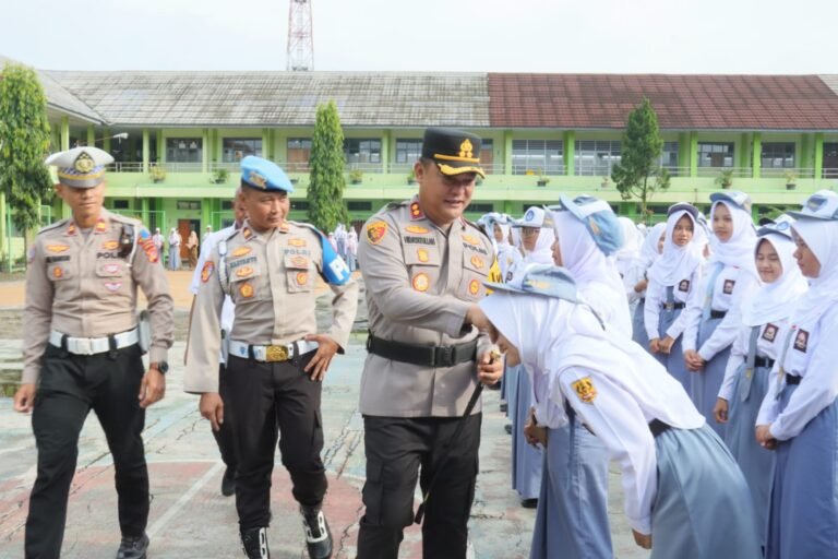 Pimpin Upacara di SMAN 1 Ciamis, Kapolres Ciamis Tekankan Disiplin, Anti Narkoba dan Nilai Panca Waluya