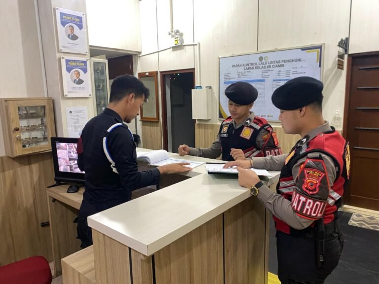 Perkuat Sinergitas Jaga Harkamtibmas, Samapta Polres Ciamis Koorkom ke Petugas Lapas Ciamis