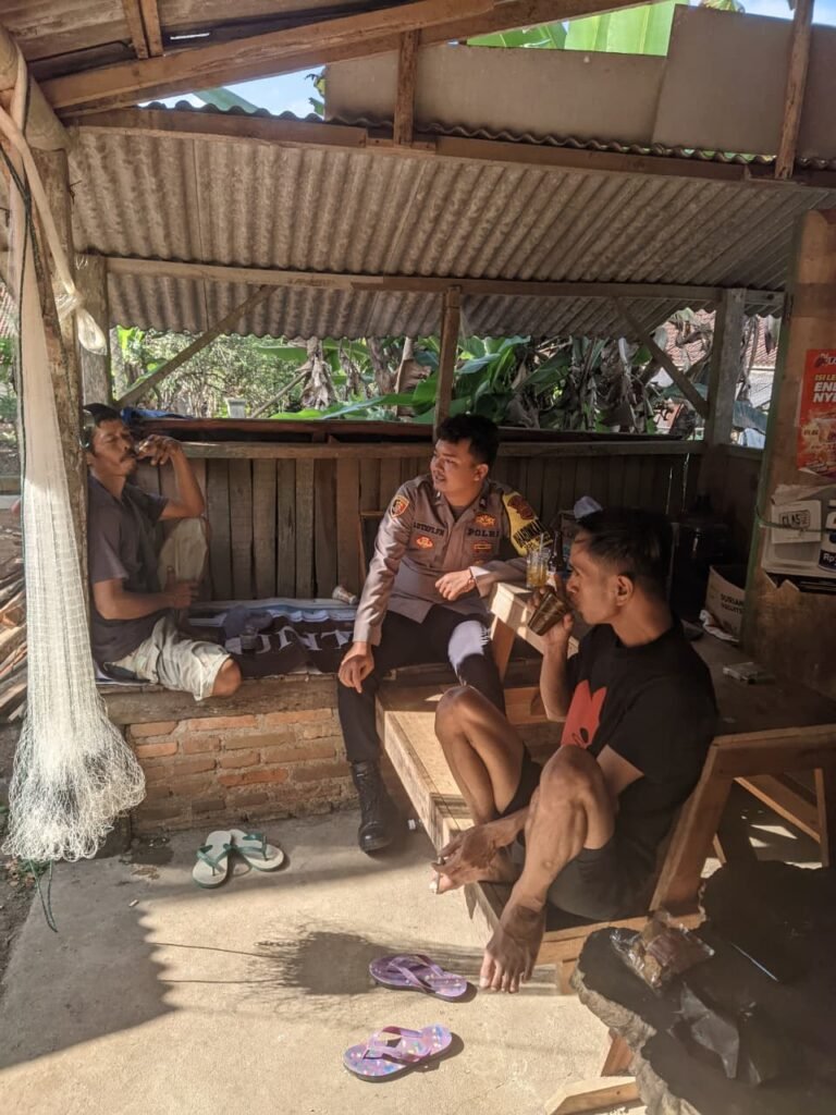 Perkuat Sinergitas, Polsek Cimaragas Polres Ciamis Koorkom Kamtibmas ke Warga Kaso