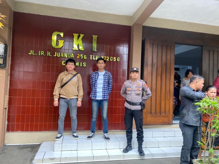 Polsek Ciamis Amankan Kebaktian GKI, Wujud Komitmen Polri Jaga Toleransi dan Kondusifitas Wilayah