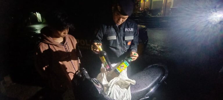 Jelang Ramadan, Satuan Samapta Polres Ciamis Patroli dan Amankan Miras Dari Tangan Warga
