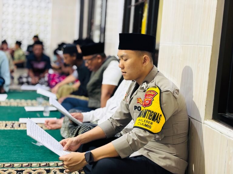 Polsek Ciamis Polres Ciamis Hadiri Pengajian Rutin Bulanan RW 013 Lingkungan Karangsari