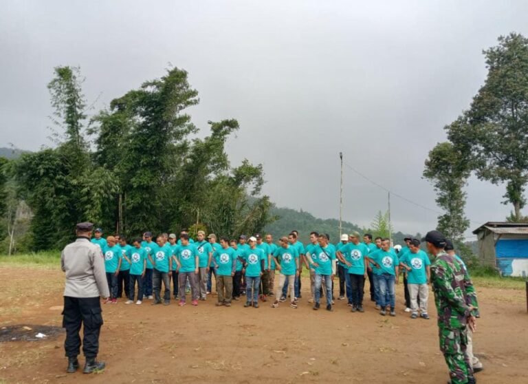 Polsek Ciamis Kawal dan Berikan Pembinaan Karakter dalam Retret Strategis RT/RW Kelurahan Benteng