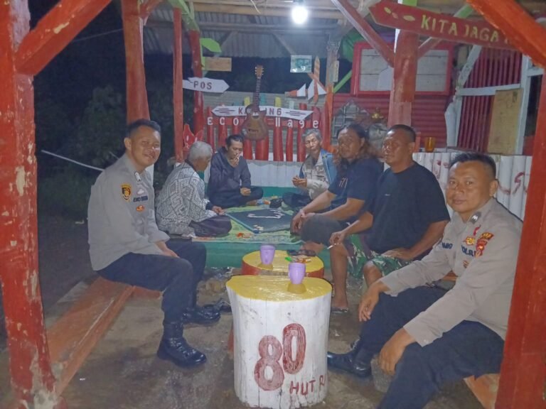 Cipkon Kamtibmas Jelang Ramadan, Polsek Panumbangan Polres Ciamis Datangi Warga Saat Malam