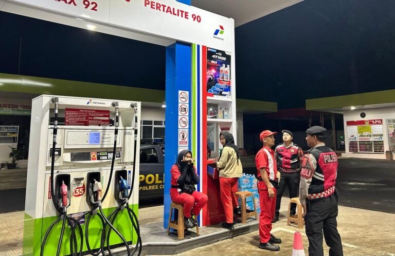 Humanis, Pasukan Patroli Roda 4 Polres Ciamis Datangi Obvit SPBU Benteng