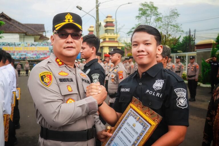 Kapolres Ciamis Pimpin Upacara Hari Kesadaran Nasional, Beri Penghargaan bagi Personel Berprestasi dan Masyarakat Pendukung Tugas Polri