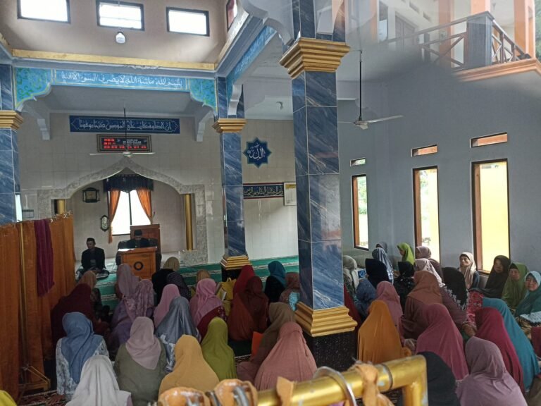 Kapolsek Kawali Hadiri Safari Ramadhan di Jatinagara, Polres Ciamis Perkuat Sinergi dan Jaga Kondusivitas Wilayah